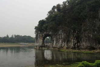 《别墅夜晚》